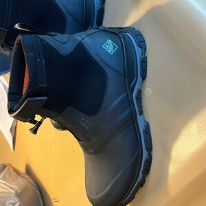 Men’s size 13 the Original Muck Boot Company Men’s Apex Mid Zip Ankle Boot